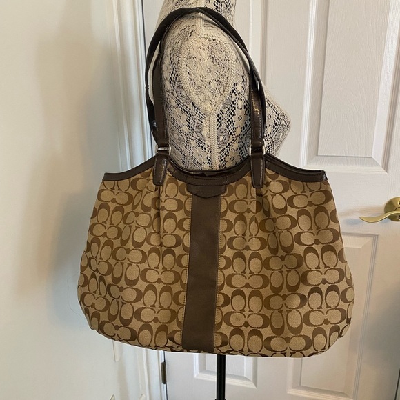 Coach Handbags - Coach brown Devin vintage hobo bag